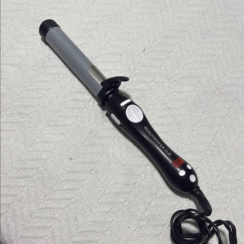 Beachwaver Co. Black and Gray Curling Iron 1.25 barrell